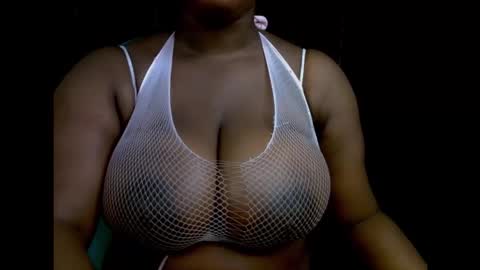 Snapshot of ebony_plumx12 chatting on 10.05.25 Prisy online show from 10.05.25