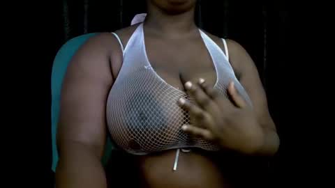 Snapshot of ebony_plumx12 chatting on 10.06.25 Prisy online show from 10.06.25