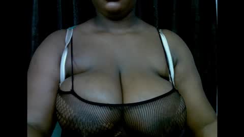 Snapshot of ebony_plumx12 chatting on 10.15.25 Prisy online show from 10.15.25