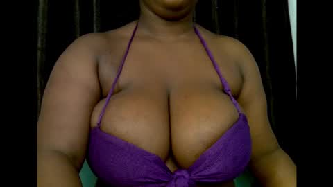 Snapshot of ebony_plumx12 chatting on 10.16.25 Prisy online show from 10.16.25