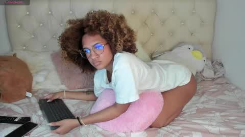 Queen Ebony online show from 02.26.25