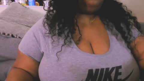 Snapshot of ebonygoddesskira chatting on 01.02.25  Ebony Goddess Kira  online show from 01.02.25