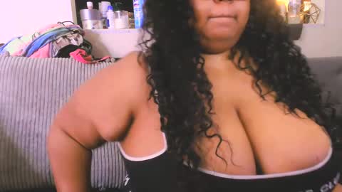 Snapshot of ebonygoddesskira chatting on 01.18.25  Ebony Goddess Kira  online show from 01.18.25