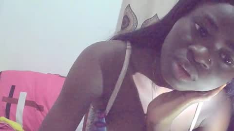 Snapshot of ebonypetiti chatting on 09.30.25 queen online show from 09.30.25