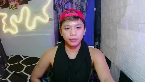 Snapshot of edrianburca052 chatting on 11.04.25 urasian chub online show from 11.04.25