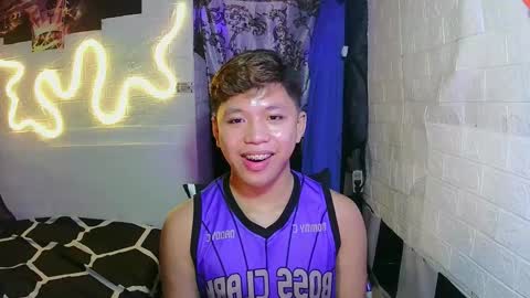 Snapshot of edrianburca052 chatting on 11.06.25 urasian chub online show from 11.06.25