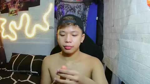 Snapshot of edrianburca052 chatting on 11.12.25 urasian chub online show from 11.12.25