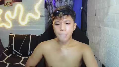 Snapshot of edrianburca052 chatting on 11.13.25 urasian chub online show from 11.13.25