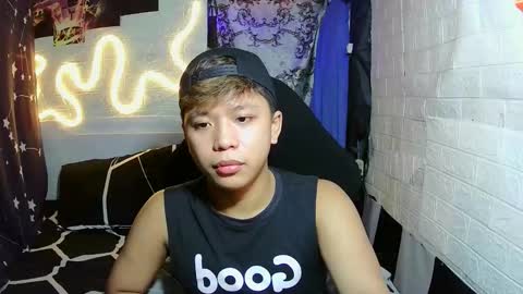 Snapshot of edrianburca052 chatting on 11.22.25 urasian chub online show from 11.22.25