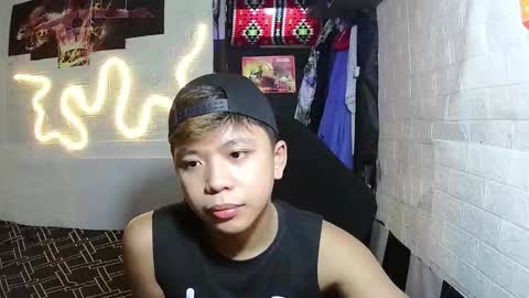 Snapshot of edrianburca052 chatting on 11.23.25 urasian chub online show from 11.23.25