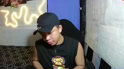 Snapshot of edrianburca052 chatting on 11.28.25 urasian chub online show from 11.28.25