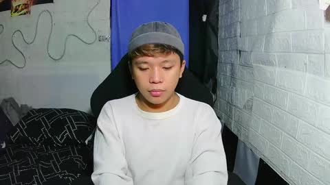 Snapshot of edrianburca052 chatting on 12.04.25 urasian chub online show from 12.04.25