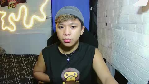 Snapshot of edrianburca052 chatting on 12.05.25 urasian chub online show from 12.05.25