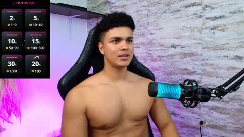 Snapshot of edward__clarck chatting on 01.06.25 EDWARD CLARCK online show from 01.06.25