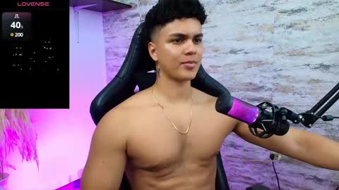 Snapshot of edward__clarck chatting on 01.15.25 EDWARD CLARCK online show from 01.15.25