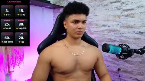 Snapshot of edward__clarck chatting on 01.26.25 EDWARD CLARCK online show from 01.26.25