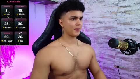 Snapshot of edward__clarck chatting on 02.12.25 EDWARD CLARCK online show from 02.12.25