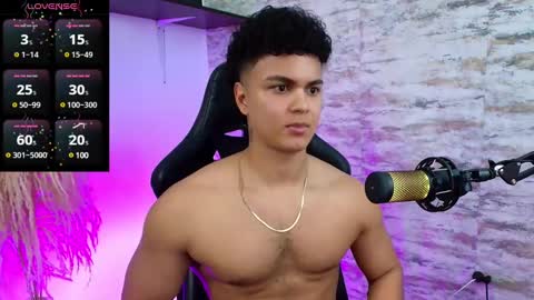 Snapshot of edward__clarck chatting on 02.13.25 EDWARD CLARCK online show from 02.13.25