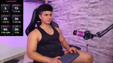 Snapshot of edward__clarck chatting on 10.27.25 EDWARD CLARCK online show from 10.27.25