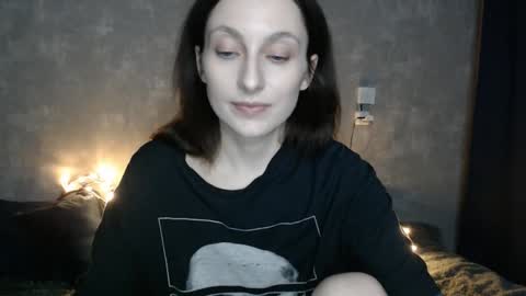 Snapshot of effy_gray chatting on 01.28.25 Anna online show from 01.28.25