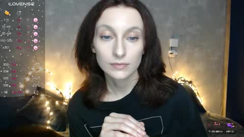 Snapshot of effy_gray chatting on 02.13.25 Anna online show from 02.13.25