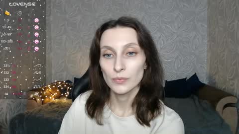 Snapshot of effy_gray chatting on 09.20.25 Anna online show from 09.20.25