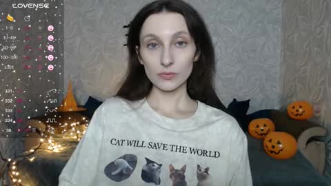 Snapshot of effy_gray chatting on 10.28.25 Anna online show from 10.28.25