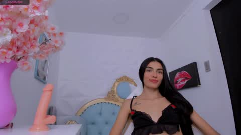 Snapshot of eimy_skinny chatting on 02.04.25 eimy online show from 02.04.25