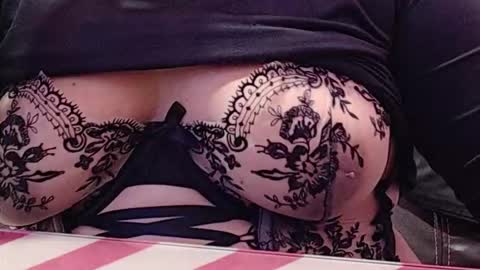 Snapshot of eireneninon chatting on 10.12.25 Eirene online show from 10.12.25