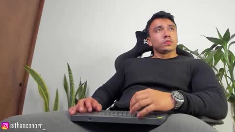 EITHAN CONOR online show from 09.12.25