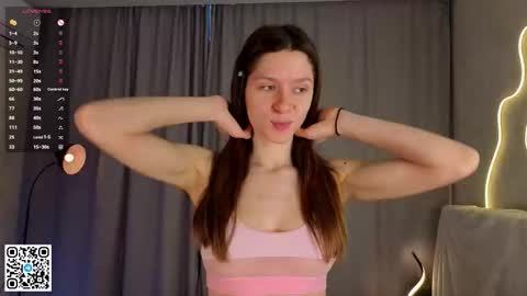 Snapshot of eldabarritt chatting on 09.10.25 Mia online show from 09.10.25