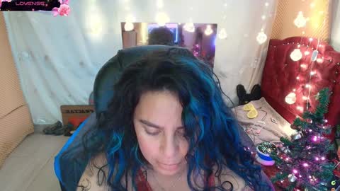 Snapshot of elektra_32 chatting on 12.20.24 elektra online show from 12.20.24
