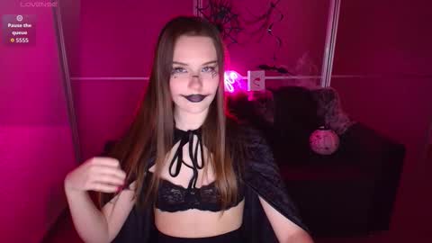 elenaoconar online show from 10.31.25