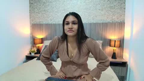 Snapshot of elia_russell chatting on 11.20.25 Elia Russell online show from 11.20.25