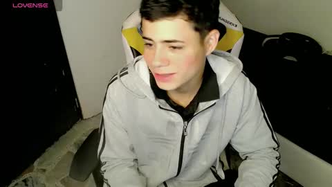 Snapshot of elii_797 chatting on 10.07.25 bby-santy online show from 10.07.25