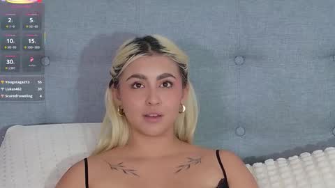 Snapshot of elina_hills chatting on 11.04.25 Elina online show from 11.04.25