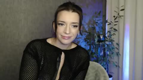 Snapshot of elinapretty chatting on 12.17.24 Elina online show from 12.17.24
