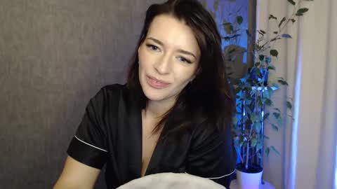 Snapshot of elinapretty chatting on 12.21.24 Elina online show from 12.21.24