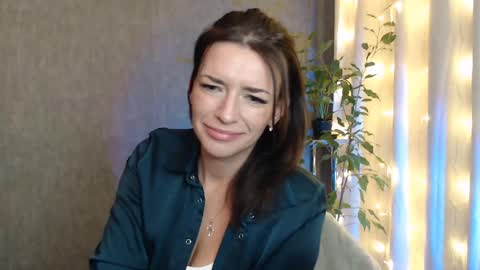 Snapshot of elinapretty chatting on 12.30.24 Elina online show from 12.30.24