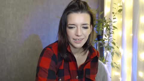 Snapshot of elinapretty chatting on 12.31.24 Elina online show from 12.31.24