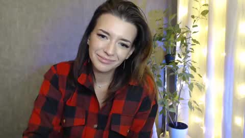 Snapshot of elinapretty chatting on 12.31.24 Elina online show from 12.31.24