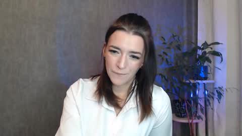Snapshot of elinapretty chatting on 09.20.25 Elina online show from 09.20.25