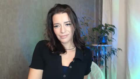 Snapshot of elinapretty chatting on 09.25.25 Elina online show from 09.25.25