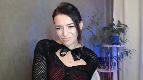 Snapshot of elinapretty chatting on 09.28.25 Elina online show from 09.28.25