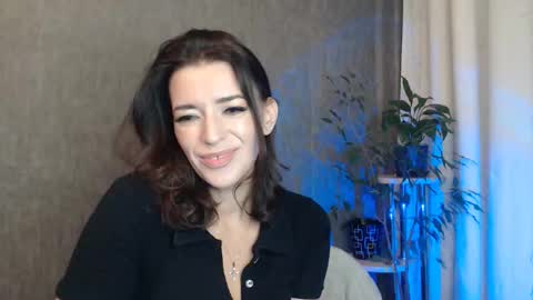 Snapshot of elinapretty chatting on 09.30.25 Elina online show from 09.30.25