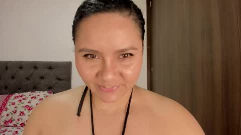 Snapshot of elisa_connors18 chatting on 10.01.25 online show from 10.01.25
