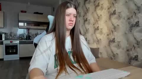 Aletta Oushen online show from 11.24.25