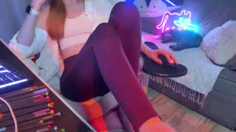 Snapshot of elisa_north chatting on 09.26.25 Elisa North online show from 09.26.25