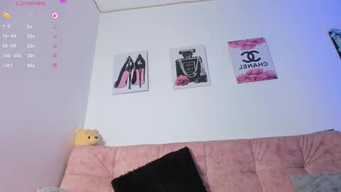 Snapshot of elisabeth_secret chatting on 12.01.25 online show from 12.01.25