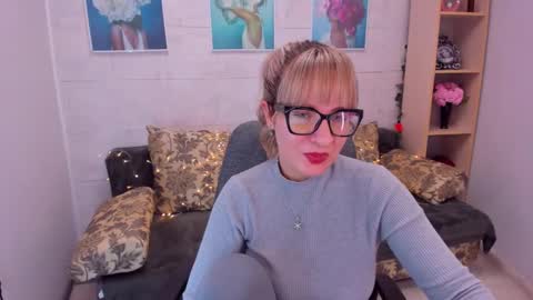 Snapshot of elisabethmills chatting on 01.25.25 Elisabeth online show from 01.25.25